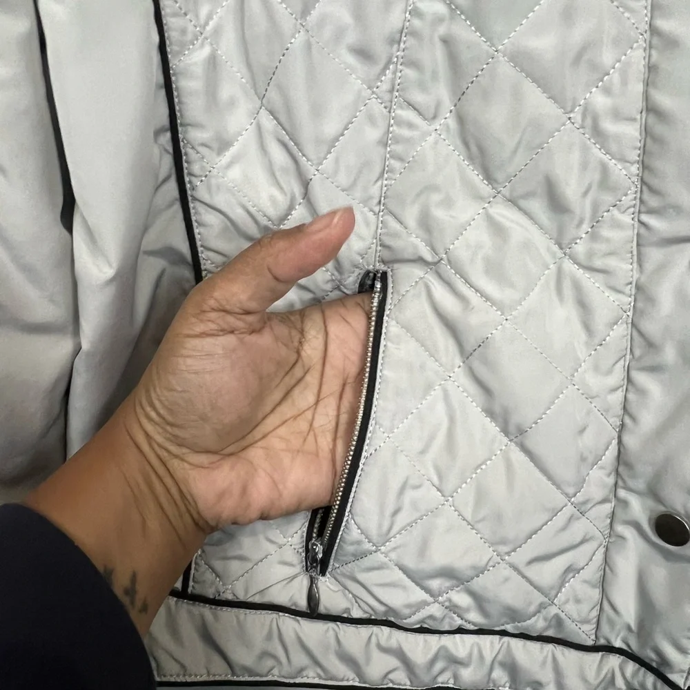 Chico’s Women’s Quilted Gray Jacket - Size 2 (Large - 12)